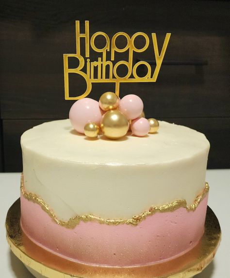 Pink Gold White Birthday Party, Pink Gold White Cake, Pink And Gold Cake Ideas, Lizzy Cake, Pink White And Gold Cake, Pink And Gold Birthday Cake, Gold Buttercream, Bday Surprise, Pink And Gold Cake