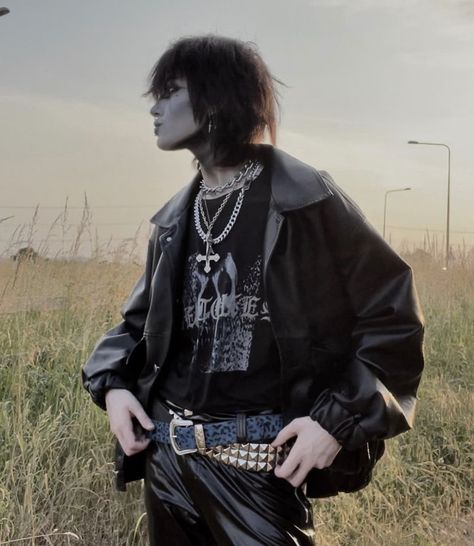 Men’s Emo Outfit, Goth Guys Outfits, Gothic Fashion Masculine, Goth Outfits Men Summer, Goth Guy Fashion, Witch Male Outfit, Trad Goth Male Outfit, Witch Outfit Men, Goth Fashion Men’s