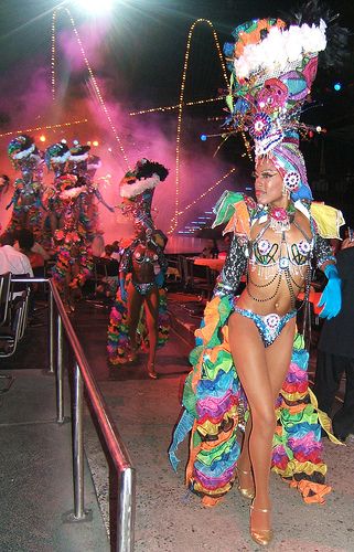 tropicana-girls,Havana Cuban Heritage, Island Gyal, Viva Cuba, Club Tropicana, Carnival Ideas, Cuban Culture, Dancing Costumes, Latino Art, Visit Cuba