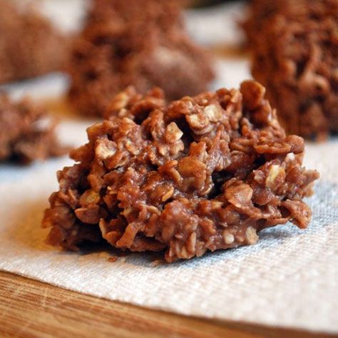 Oatmeal No Bake Cookies, Chocolate Coconut Cookies, Chocolate Drop Cookies, Easy No Bake Cookies, Coconut Cookies Recipes, Oatmeal Coconut Cookies, Coconut Oatmeal, Cooking Oatmeal, Chocolate Oatmeal Cookies