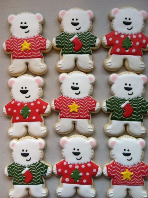 Bears in Christmas sweaters cookies Christmas Bear Cookies Decorated, Christmas Bear Cookies, Gingerbread Icing, Royal Icing Cookies Recipe, Gingerbread Design, Christmas Sugar Cookies Decorated, Gingerbread Cookies Decorated, Cute Christmas Cookies, Royal Iced Cookies