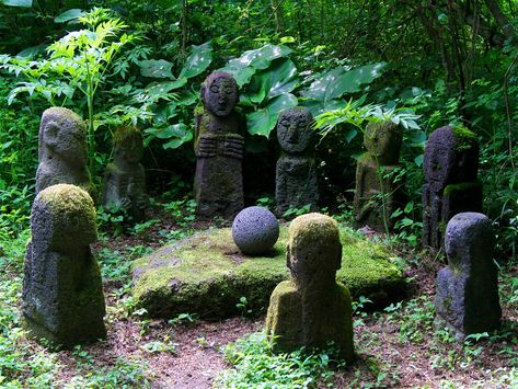 Stone Statue Art, Korean Garden Design, Statue In Forest, Garden With Statues, Forest Garden Ideas, Forest Statue, Korean Forest, Korea Forest, Korean Garden