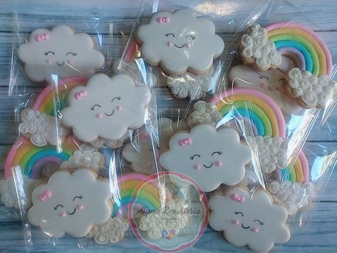 Baby Shower Arcoiris Decoracion, Cloud 9 Birthday Cake, Girly Party Ideas, Mimi Birthday, Cloud Party, Rainbow Themed Birthday Party, Care Bear Party, Rainbow First Birthday, 5th Birthday Party Ideas