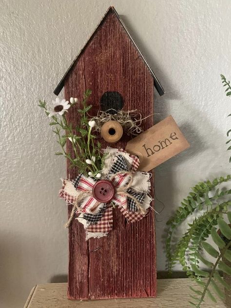 Crafty Fun Group | My bird houses I made from old fence wood. | Facebook Old Fence Wood, Diy Birdhouse, Painted Objects, Crafts 2024, Fence Wood, Birdhouse Craft, Christmas Bazaar, Fall Wood Crafts, Bird Houses Ideas Diy