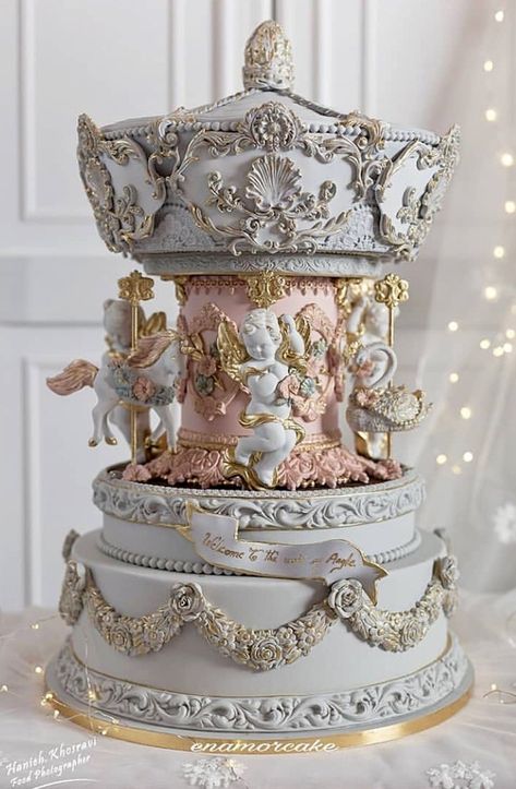 An over the top elaborate cake Detailed Cake Decorating, Cherub Cake, Intricate Cakes, Fairytale Cake, Cupcakes Design, Elaborate Cakes, Carousel Cake, Fantasy Cake, Luxury Cake