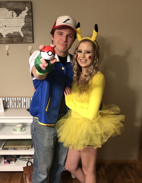 Ash And Pikachu Costume Couple, Ash Pikachu Costume, Pikachu And Ash Costume Couple, Pikachu Couple Costume, Pokemon Halloween Costume Couple, Pokémon Couple Costume, Couple Costume Anime, Anime Costumes Couples, Anime Halloween Couple Costume