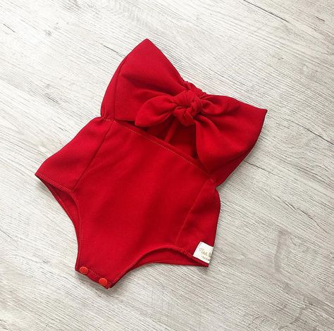 Red Playsuit, Baby Spring, Infant Baby Girl, Girl Sleeves, Trendy Baby Clothes, Baby Christmas Outfit, Body Suit Outfits