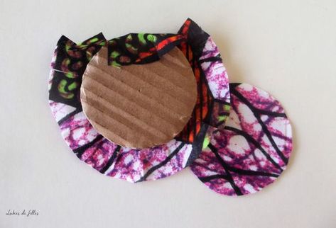 Cardboard Earrings, Diy Fabric Jewellery, Fabric Earrings, Fiber Jewelry, Fabric Necklace, Fabric Accessories, Diy Cardboard, Textile Jewelry, Fabric Beads