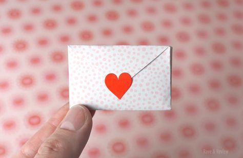 How To Make Mini Love Letters, Making Mini Envelopes, Mini Heart Envelope, Diy Small Envelopes From Paper, How To Make A Mini Envelope Out Of Paper, Diy Mini Envelopes Easy, How To Make A Tiny Envelope, Cute Love Letter Ideas Diy Crafts, How To Make Little Envelopes