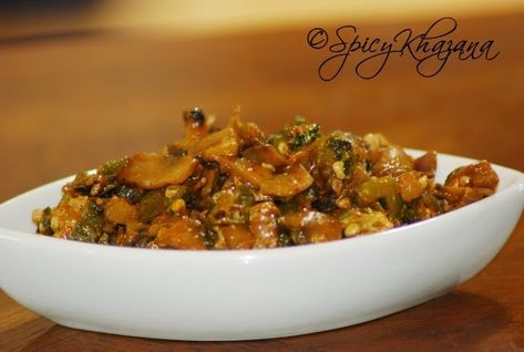 Okra And Mushrooms Recipe, Stir Fry Okra, Recipes Mushrooms, My Favorite Recipes, Chilli Powder, Okra, Mushroom Recipes, Chopped Onions, Garam Masala