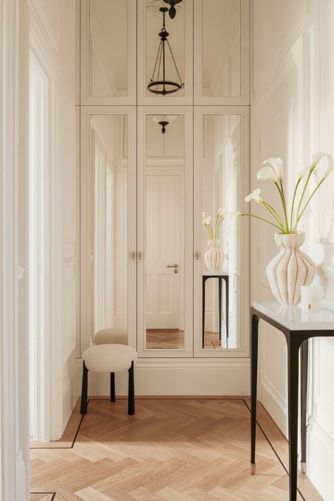 Feminine Interior Design, Feminine Interior, Kensington Apartment, Parisian Interior, Timeless Interiors, South Kensington, Hus Inspiration, Decor Pieces, Ceiling Decor