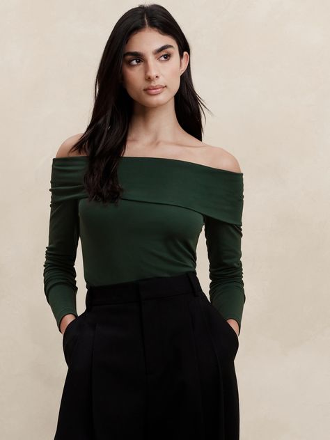 Serena Off-Shoulder Top | Banana Republic Off Shoulder Top Outfit Classy, Classy Edgy Outfits, Off Shoulder Top Outfit, Shoulder Tops Outfit, Off The Shoulder Top Outfit, Classy Edgy, Colorful Skirts, Edgy Chic, Top Banana