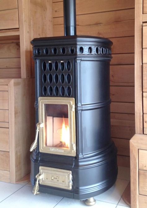 Wood Stove Surround, Wood Burning Cook Stove, Modern Stoves, Wood Stove Fireplace, Room Heater, Wood Heater, Fantasy Rooms, Cast Iron Stove, Pellet Stove