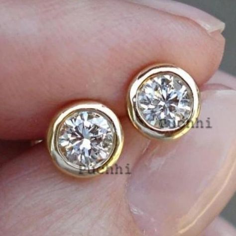 * Item Description- ~ Title:- 14K Gold Solitaire Diamond Earrings/ Round Diamond Stud Earrings / Bezel Setting Diamond Studs/ 0.22 Ct Diamond Earrings Stud/ Gift for her * Item Features- - Items Code:- LUX-2002 - 14k Solid Yellow Gold - Gold Purity:- 14k (available in Yellow/Rose/White Gold) - Diamond Weight:- 0.22 ct. - Diamond Clarity:- SI - Diamond Color:- G-H - Diamond-Cut:- Excellent (Brilliant Cut) - Diamond Quality:- 100% Genuine * Dimensions- -------------------- Studs Size :- 3 x 3 mm * Simple Diamond Earrings, Round Cut Diamond Earrings, Elle Jewelry, Diamond Solitaire Earrings, Diamond Earrings Studs Round, Engagement Earrings, Solitaire Earrings, Simple Diamonds, Earrings Round