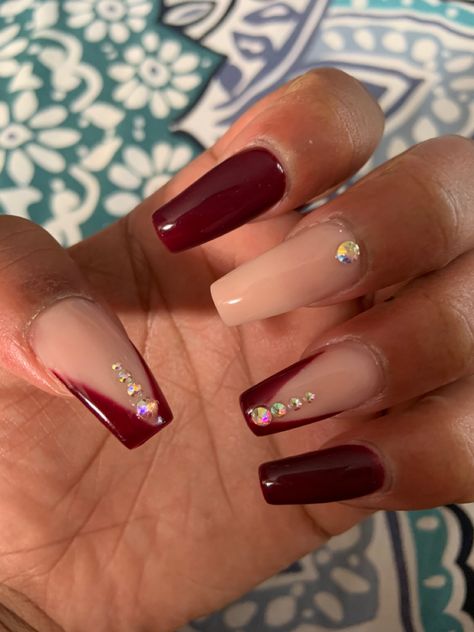 White Nails With Burgundy Design, Maroon Acrylic Nails Ideas, Prom Maroon Nails, Maroon Nails For Wedding, Quince Nails Burgundy And Gold, Garnet Acrylic Nails, Maroon Bridesmaid Nails, Wine Red Nails With Rhinestones, Nails For Wine Color Dress