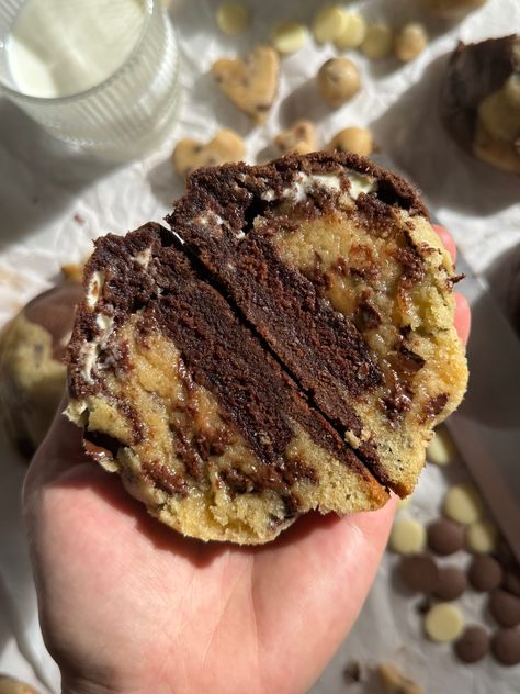 Half Pound Cookies, Chunky Nyc Cookies, Half Baked Cookies, Nyc Cookie Recipe, Nyc Style Cookies, Ny Cookies Recipe, Brookies Recipes, Brownie Batter Cookies, Big Cookie Recipe