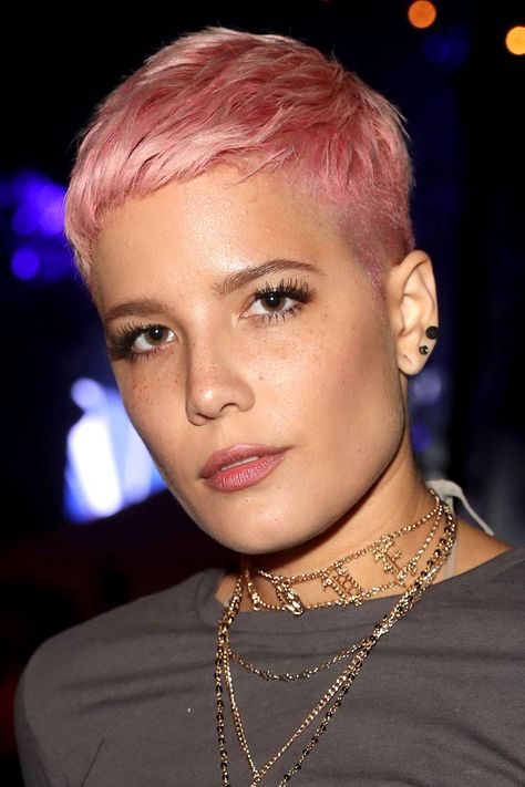 In fact, a rose gold pixie cut is perfection, as proven by Halsey. Halsey Short Hair, Halsey Hair, Gold Hair Colors, Hair Color Rose Gold, Crop Hair, Short Hair Pixie Cuts, Super Short Hair, Daily Pictures, Rose Gold Hair