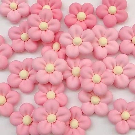 PRICES MAY VARY. Material:Made of Clay , All Handmade Multi-functional: can be used to decorate mirror frames, various crafts, or creative gifts for friends and family 3D effect, brilliant colours. Size:3cm-5cm (1.18inch-1.97inch) mix size Quantity:30pcs/lot Handmade finished Clay Flower Dry Clay Art Ideas, Air Dry Clay Ideas For Kids, Decorate Mirror, Paper Flower Origami, Paper Crafts For School, Junk Case, Crafts For School, Diy Crafts Easy At Home, Polymer Clay Magnet