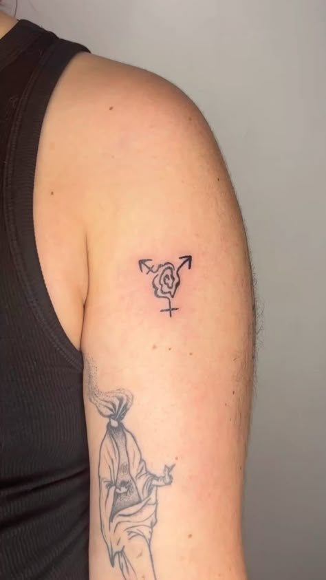 Trans Guy Tattoo, Womans Body Tattoos, Trans Ftm Tattoo, Trans Art Aesthetic, Trans Masc Tattoo, Trans Man Tattoo, Trans Symbol Tattoo, Tattoo Ideas Punk, Gender Tattoo