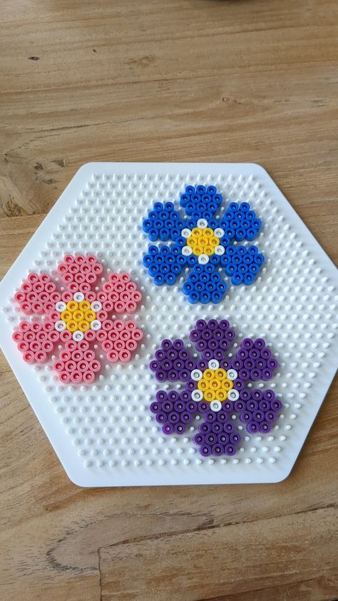 Easter Hama Beads, Melt Beads Patterns, Hamma Beads Ideas, Melty Bead Patterns, Easy Perler Beads Ideas, Art Perle, Hama Beads Design, Perler Bead Templates, Diy Perler Bead Crafts