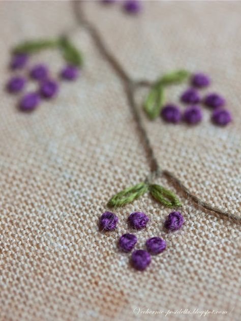 Grape Embroidery, Sulaman Pita, Simple Hand Embroidery Patterns, Hand Embroidery Patterns Flowers, Hand Embroidery Videos, Border Embroidery Designs, Pola Sulam, Embroidery Stitches Tutorial, Embroidery Works