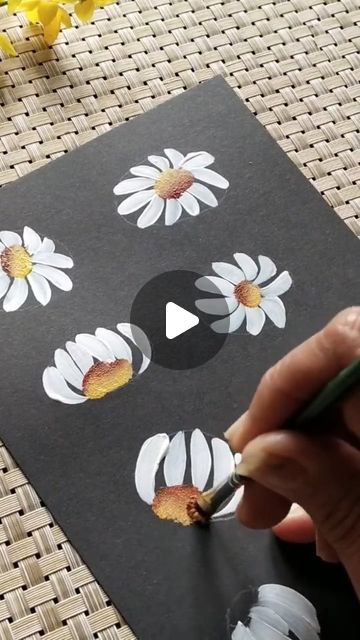 The Best Drawings, Painting Daisy Easy, Daisies Flower Drawing, How To Paint A Daisy In Acrylic, Painting Daisies Easy, Painting Daisy Flower, Painted Paper Flowers, Painting Flowers On Fabric, How To Paint Daisy Flowers