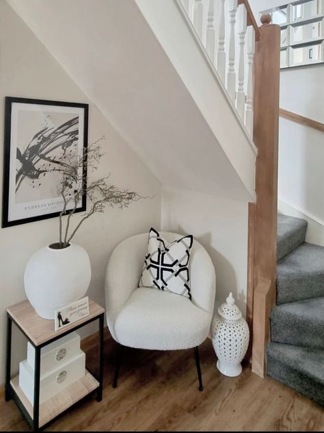 Corner Nook Hallway, Entrance Hall Chair, Chair On Landing, Hallway Chair Ideas, Entrance Corner Ideas, Hall Seating Ideas, Hallway With Chair, Chair In Hallway, Hallway Corner Ideas