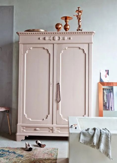 Kids Wardrobe Storage, Vintage Paint Colors, Wardrobe Storage Cabinet, Muebles Shabby Chic, Pantone 2016, Baby Storage, Copper And Pink, Interior Design Color, Wardrobe Furniture