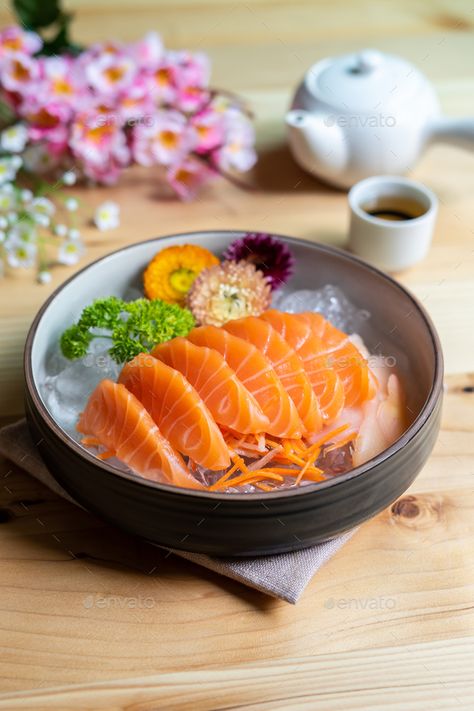 Sushi Table, Japanese Food Photography, Sashimi Recipe, Japanese Sashimi, Red Restaurant, Salmon Sashimi, Diet Dinner, Light Appetizers, Healthy Fish