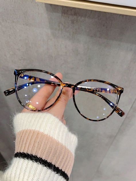 Wayfarer Glasses Women, Specs Frames Women, Spectacles Women, Glasses For Oval Faces, Unique Eyeglasses, Cute Glasses Frames, Glasses For Round Faces, Classy Glasses, Glasses Frames Trendy