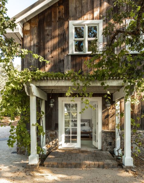 Rustic Cottage Exterior, Light And Airy Interior, Dröm Hus Planer, Rustic Farmhouse Exterior, California Farmhouse, Airy Interior, Cottage Exterior, Rustic Cottage, Hus Inspiration