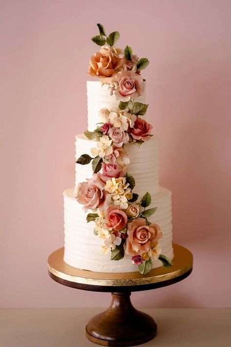 Rustic Floral Cakes – Winifred Kristé Cake & Classes Terracotta Wedding Cake, Wedding Terracotta, Fancy Wedding Cakes, Floral Cakes, Diy Wedding Cake, Wedding Cake Pictures, Rustic Modern Wedding, Traditional Wedding Cake, Cake Classes