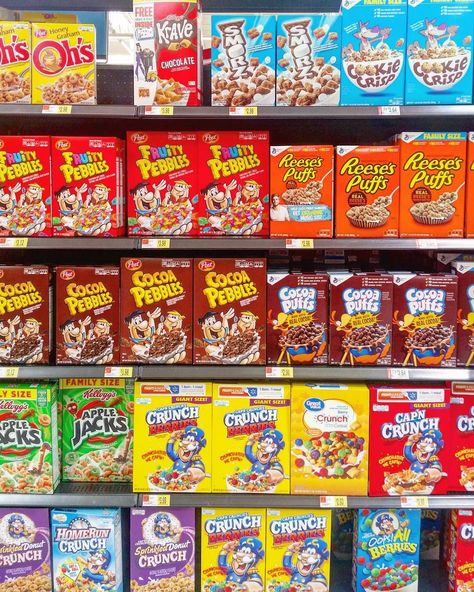 American breakfast cereal! American Cereal, American Snacks, American Breakfast, Chocolate Crunch, Cereal Boxes, Junk Food Snacks, Grocery Foods, Food Breakfast, Breakfast Cereal