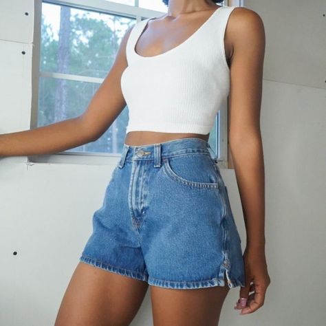 dc5c768b5dc76a084531934b34601977desc47660253ri Blue Tank Top Outfit, Short Mom Jeans, Mom Jeans Outfit Summer, Short Mom, Looks Jeans, Looks Pinterest, Mom Jeans Outfit, Tank Top Outfits, Winter Jeans