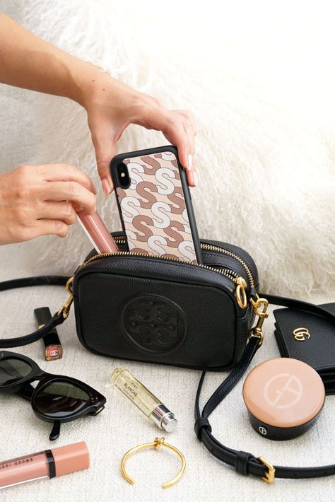 Tory Burch Perry Bombe Mini Bag, Chloe Mini Marcie, What's In My Purse, Photography Bags, Inside My Bag, Tory Burch Crossbody, Handbag Essentials, What In My Bag, Inside Bag