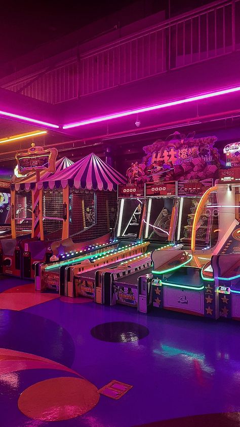 Y2k Places Aesthetic, Arcades Aesthetic, Pink Arcade Aesthetic, Arcade Aesthetic Wallpaper, Arcade Background, Arcade Core, Arcade Wallpaper, Aesthetic Arcade, Arcade Ideas