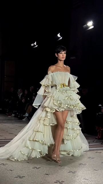 Fashion and celebrities on Instagram: "What dress did you like the most? 💗 Rami Al Ali Haute Couture Spring Summer'23 Paris Couture Week #ramialali #vestidolindo #hermoso #aesthetic #hautecouture #pariscoutureweek #altacostura" Banana Honey, Lemon Banana, Testosterone Boosting Foods, Paris Couture Week, Rami Al Ali, Royalty Dress, Haute Couture Paris, Haute Couture Gowns, Boost Testosterone