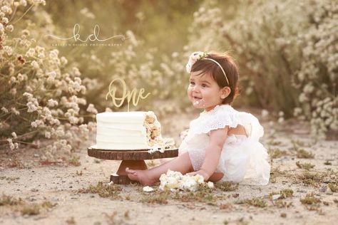 Whimsical 1st Birthday Photoshoot, Smash Cake Flowers, Summer First Birthday Photoshoot, Whimsical First Birthday Photoshoot, Wildflower Baby Photo Shoot, 1st Birthday Diy Photo Shoot Ideas, Outside Cake Smash Photoshoot, One Year Old Photoshoot Outside, Outdoor Cake Smash Girl