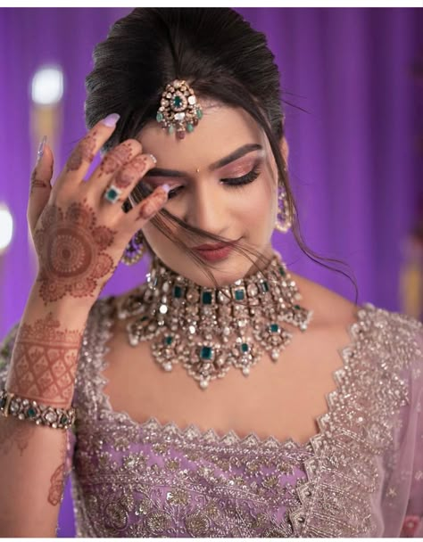 Simple Engagement Makeup Indian, Engagement Looks For Indian Bride, Lavender Lehenga, Indian Wedding Reception Outfits, Party Poses, Ceremony Outfit, Latest Bridal Lehenga Designs, Engagement Look, Sangeet Outfit