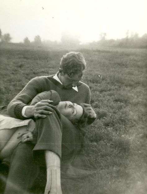 Lovely vintage photograph. I adore this so much. Couples Vintage, Relationship Things, Dream Relationship, Old Fashioned Love, Shel Silverstein, Fina Ord, Vintage Couples, Owl City, Soul Mates