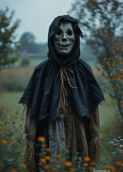 25 Creative Garden Scarecrow Ideas That Will Transform Your Yard 36 How To Make A Scarecrow For Garden, Diy Scary Scarecrow, Scarecrow Aesthetic, Scarecrow Ideas For Contest, Garden Scarecrow Ideas, Garden Scarecrows, Creepy Scarecrow, Garden Scarecrow, Diy Scarecrow Costume