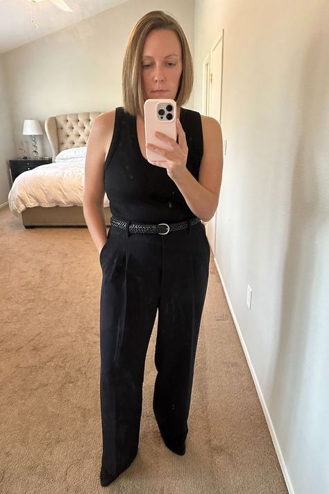 I used to be embarrassed of my body, but learning how to dress my broad shoulders has helped me be more confident. Here’s what I wish I knew sooner. How To Dress Broad Shoulders Women, Outfits For Small Chest Body Types, Wide Shoulders Women Outfits, Outfits For Broad Shoulders Women, Outfits For Large Busted Women, Women With Broad Shoulders, Broad Shoulder Women Outfits, Dress Broad Shoulders, Big Hips Outfit