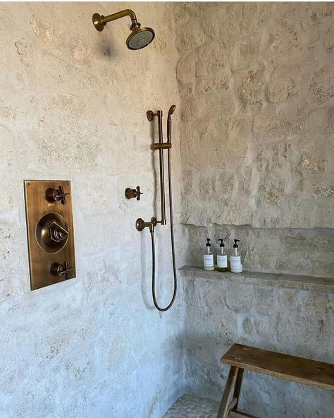 This white stone wall is able to produce a natural shower decoration and a rustic touch to the entire room. The touch of gold on this shower faucet can make your shower room decoration more charming. White Stone Shower Wall from @churchstreetdesigns #showerwallmaterials #bathroomrenovation Showers With Stone Walls, Stone In Shower Wall, White Stone Shower Ideas, Stone Walls Bathroom, Stone Shower Ideas Rustic, White Stone Shower Floor, Ledger Stone Shower Wall, White Stone Bathroom Ideas, Rustic White Wall