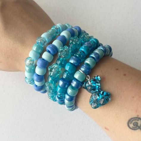 Blue Kandi Bracelets, Kandi Aesthetic, Kandi Singles, Kandi Beads, Kandi Inspo, Diy Kandi, Kandi Kid, Kandi Ideas, Bracelet Inspo