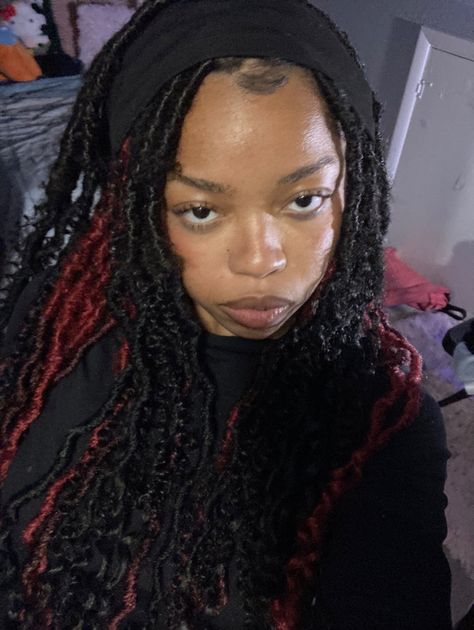 Boho Faux Locs Color Ideas, Faux Locs Red And Black, Red And Black Peekaboo Soft Locs, Burgundy Passion Twists Black Women, Red Boho Locs, Peek A Boo Locs, Peekaboo Faux Locs, Red And Black Locs, How To Style Faux Locs Hairstyles