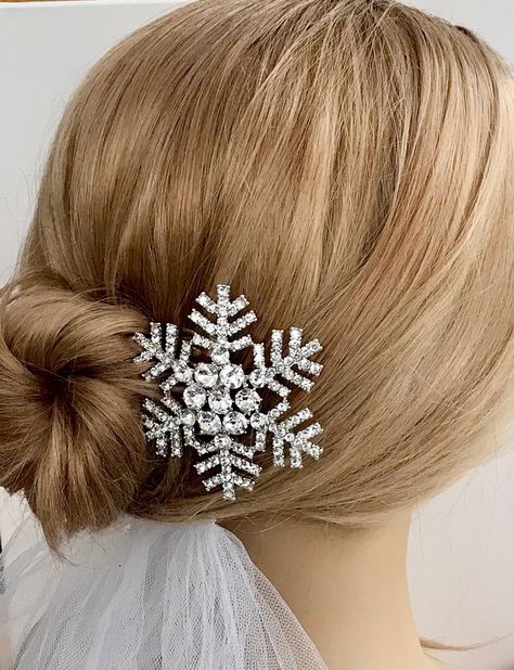 Snowflake hair comb ~ Hand made item All my bridal hair accessories are made to the very highest possible standard using the finest quality materials whilst paying care and attention to detail. Materials . Metal . Crystal sparkling rhinestones The perfect hair accessory for a Winter wedding ! Your hairpiece will arrive in a luxury presentation box for safe keeping for many years to come. Any questions you may have please don't hesitate to ask, I will get back to you as soon as possible, thank yo Snowflake Wedding Decorations, Snowflake Hair, Bride Head, Brides Hair, Winter Wedding Hair, Headpiece Wedding Hair, Blue Hair Accessories, Snowflake Wedding, Wedding Bridal Hair