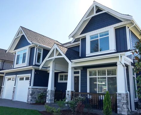 Love a blue craftsman style home House Exterior Craftsman, Blue Craftsman, Craftsman Style Exterior, Blue Siding, Bedroom Built Ins, Shed Decor, Exterior Inspiration, Blue Exterior, Craftsman Exterior