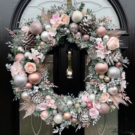 Pink Wreath Christmas, Luxury Christmas Wreath, Pink And Silver Christmas Decor, Astilbe Pink, Silver Christmas Garland, Pink And Silver Christmas, Pink Astilbe, Pink Christmas Tree Decorations, Pink Christmas Wreath