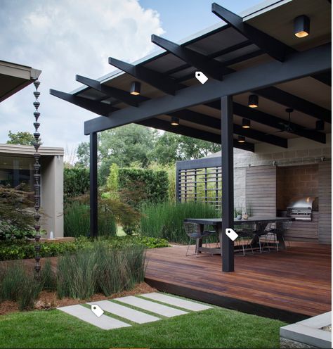 Black And White Mid Century Modern Exterior, Covered Patio Mid Century Modern, Miami Backyard, Midcentury Modern Landscaping, Mid Century Backyard, Mid Century Modern Backyard, Mid Century Modern Landscaping, Mid Century Landscaping, Backyard Decks