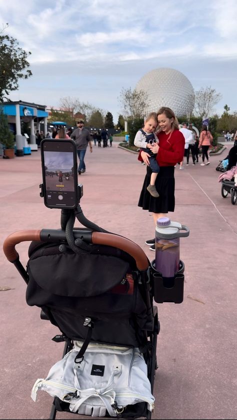 Disney Family Photo Hack - Domestically Blissful Disney With Baby, Domestically Blissful, Best Souvenirs, Trip To Disney World, Paris Family, Photo Hacks, Disneyland Photos, Disney With A Toddler, Disney Photo Ideas